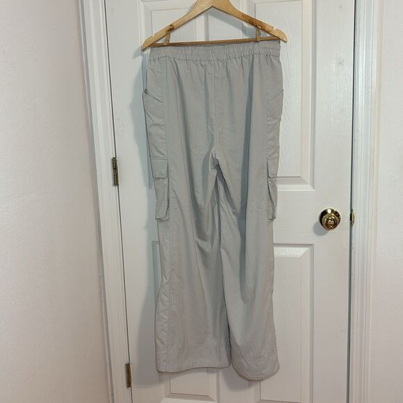 Fabletics Ripstop Cargo Wide Leg Pant, light grey, Medium - Picture 7 of 10